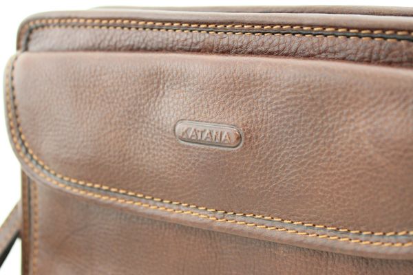 Pochette à glissière Katana K 36111 Cuir de Vachette gras détail